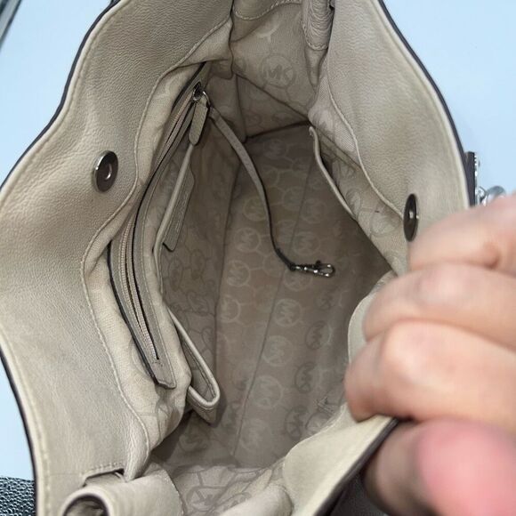 Michael Kors Hamilton Bag In Clay with Silver Hardware Lock and Key - Picture 12 of 16